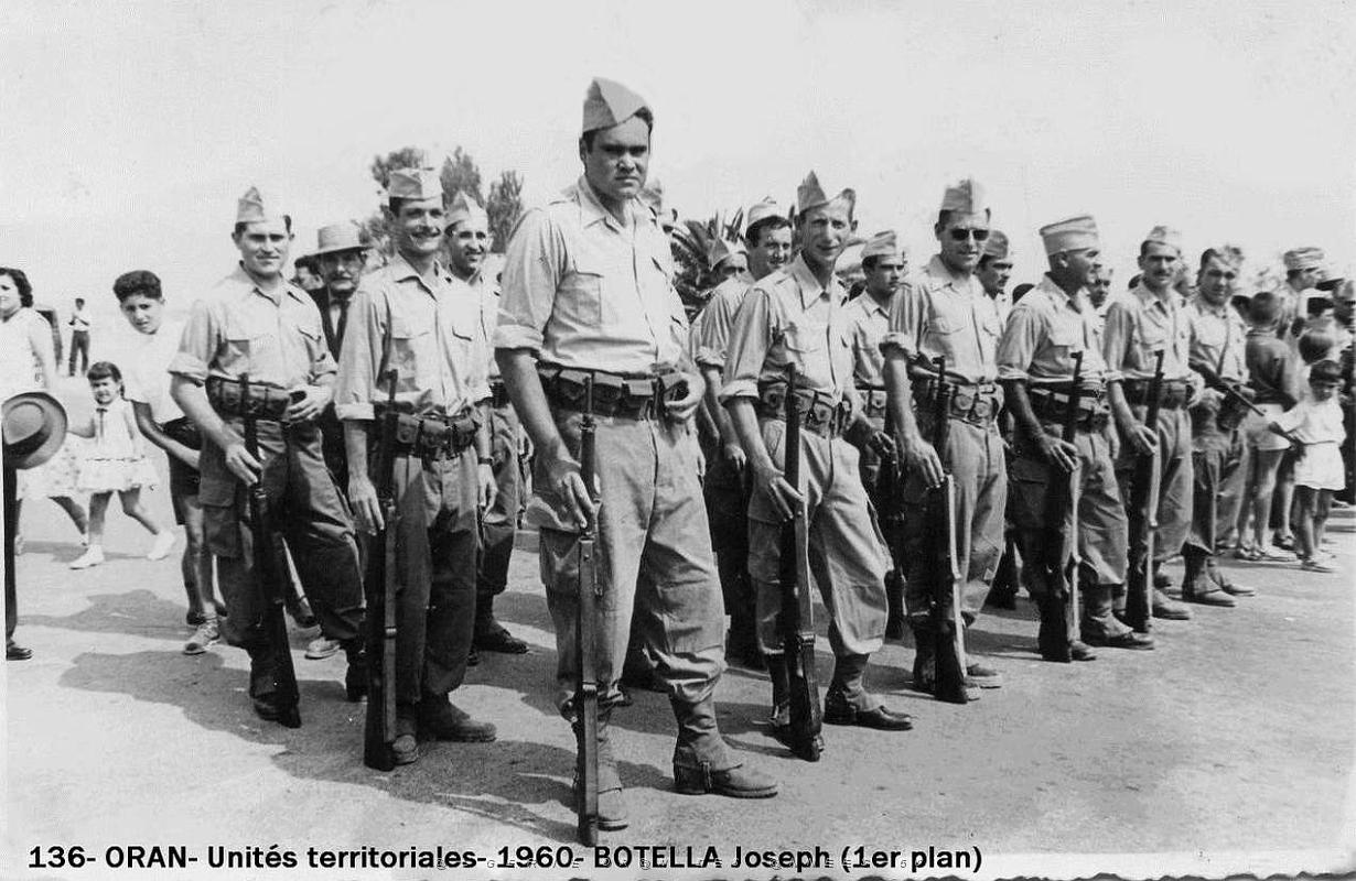 136- Oran- Unites territoriales- 1960- Botella Joseph (1er plan).jpg